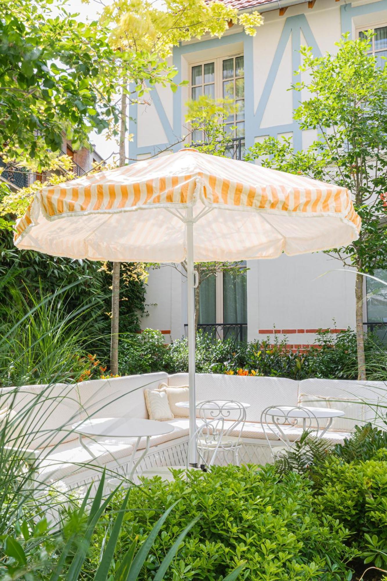 Le 5 Particulier Hotel 4*